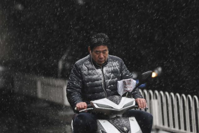 Sau 30 năm, Bắc Kinh lại đón tuyết rơi vào tháng 4